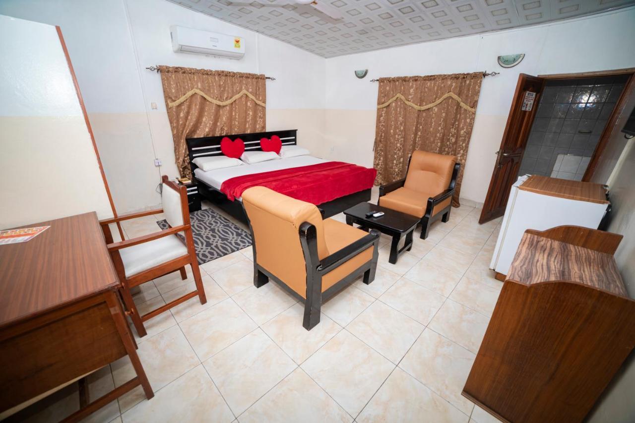 אקרה Bombay Hotel מראה חיצוני תמונה