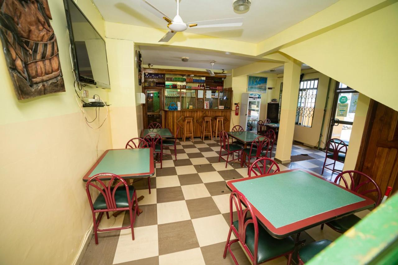 אקרה Bombay Hotel מראה חיצוני תמונה